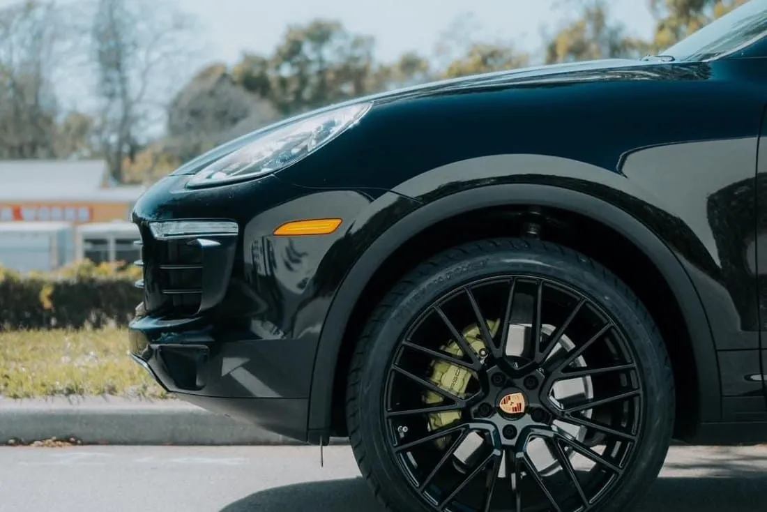 Gloss black Porsche Cayenne fender and wheel