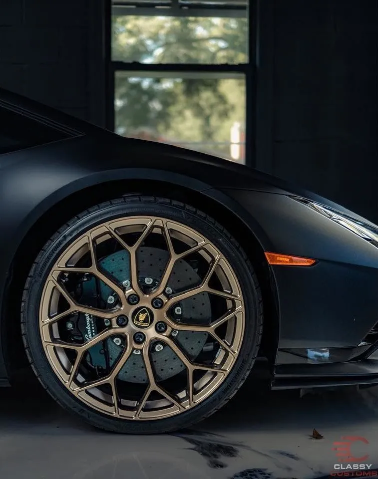Bronze wheel on a black Lamborghini